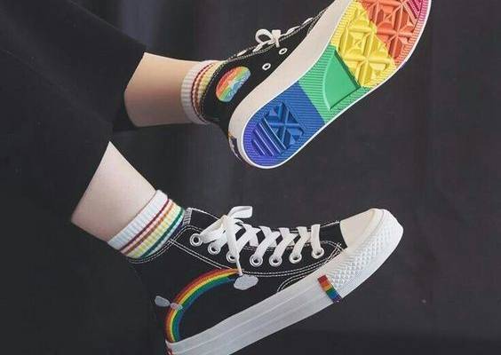 ᴘɪɴᴛᴇʀᴇsᴛ: valeisciaa