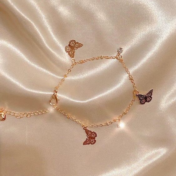 This is a beautiful anklet that is decorated with butterflies. It features little butterflies and tiny crystals for a little sparkle. It is really light in weight so you can’t even feel it on your ankle. You’ll get nothing but compliments on this gorgeous anklet. This can be paired with any outfit. These are great quality anklets and will turn heads.