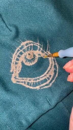 Pin by ZIOMA on ropa [Video] | Painted clothes diy, Diy clothes design, Diy fashion