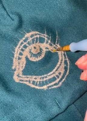 Pin by ZIOMA on ropa [Video] | Painted clothes diy, Diy clothes design, Diy fashion