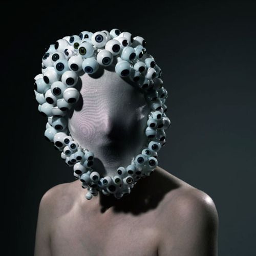 Between Dèjä ௵ vU