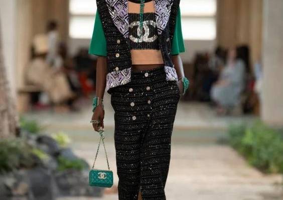 Item code: P75264 V22445 NP358
Embroidered Wool Jersey
Dark Beige, Green, Black