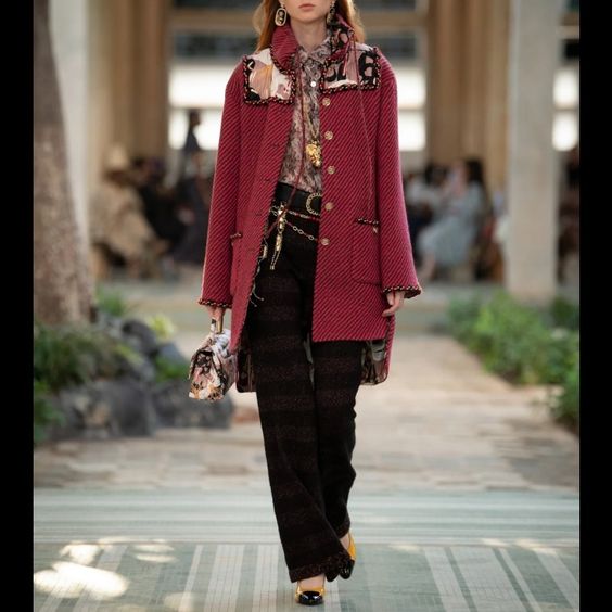 Item code: P75376 K10820 NP354
Cropped from CHANEL, Short, Elegant Style, Casual Style, Plain, 2023-24FW