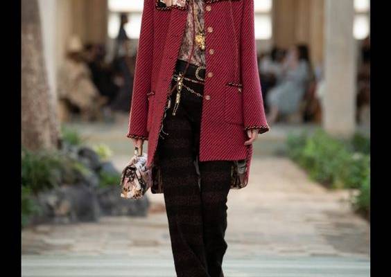 Item code: P75376 K10820 NP354
Cropped from CHANEL, Short, Elegant Style, Casual Style, Plain, 2023-24FW