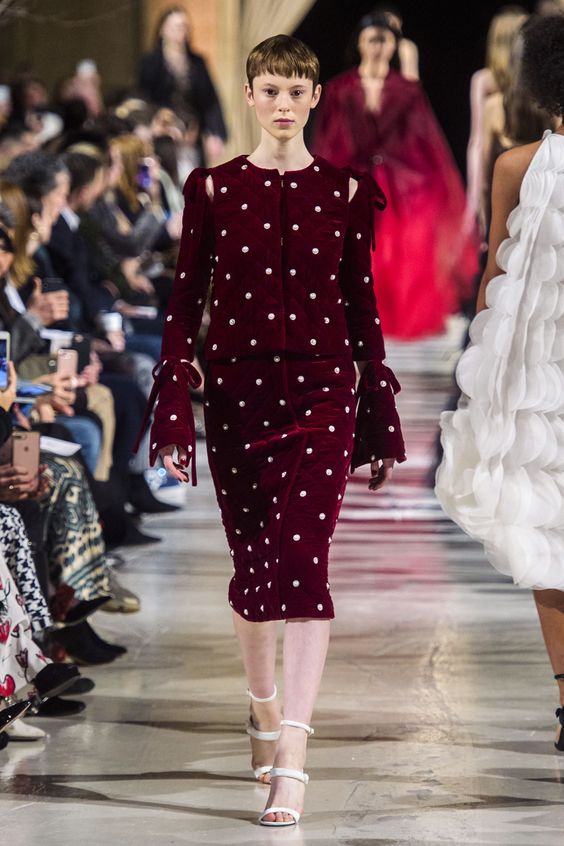 OSCAR DE LA RENTA COLLECTION