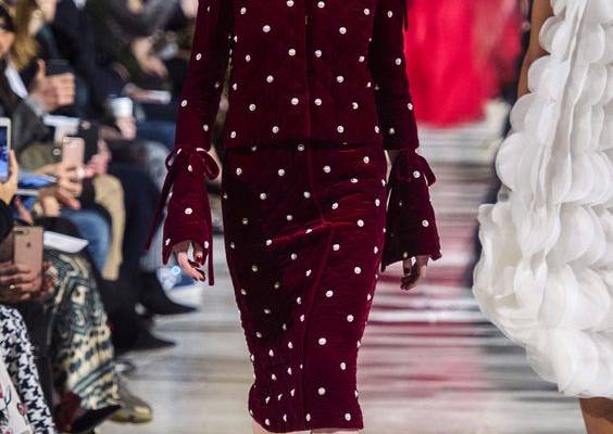 OSCAR DE LA RENTA COLLECTION