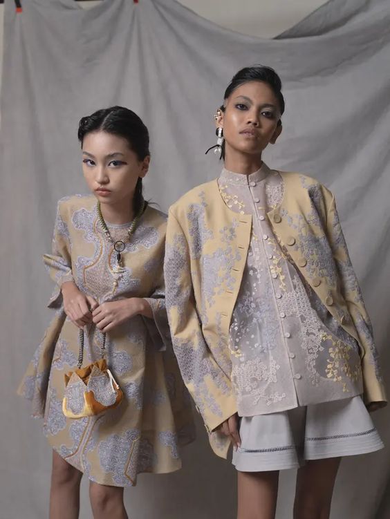 SAPTO DJOJOKARTIKO Suguhkan Koleksi Fall Winter 2021 dalam Presentasi Film Pendek yang Apik – Fashion Fimela.com