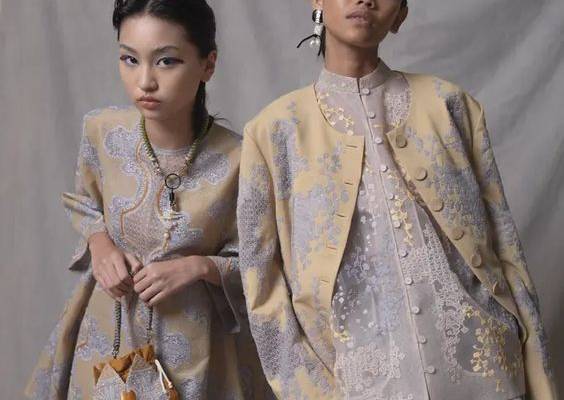 SAPTO DJOJOKARTIKO Suguhkan Koleksi Fall Winter 2021 dalam Presentasi Film Pendek yang Apik - Fashion Fimela.com