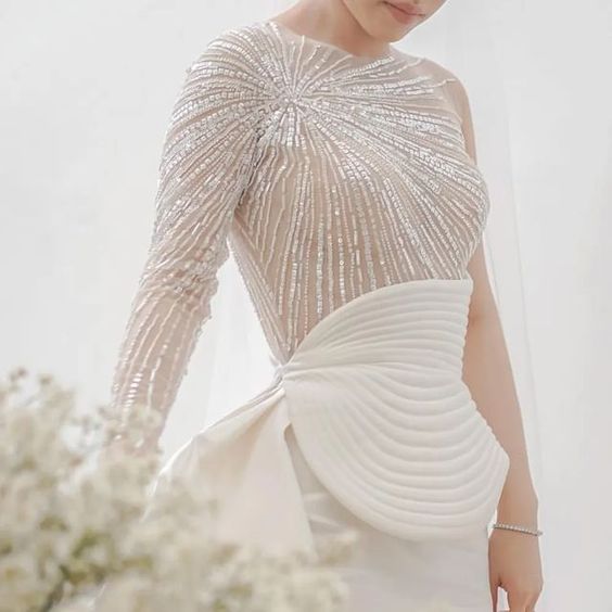 couturenotebook on Instagram: “How fabulous are these two wedding gowns by @hiantjen 💕 💕 💕”