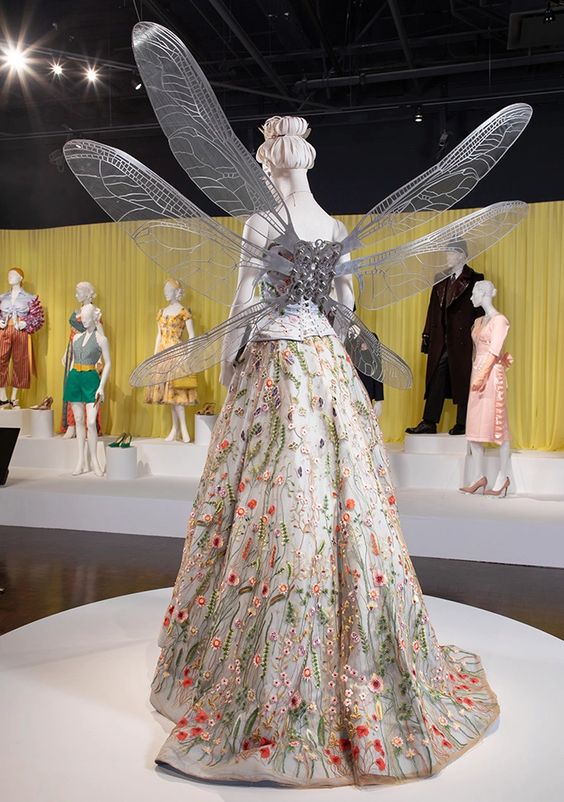 2019 Emmy Best Costume Designs, Nominated TV Shows: Photo Gallery – Footwear News