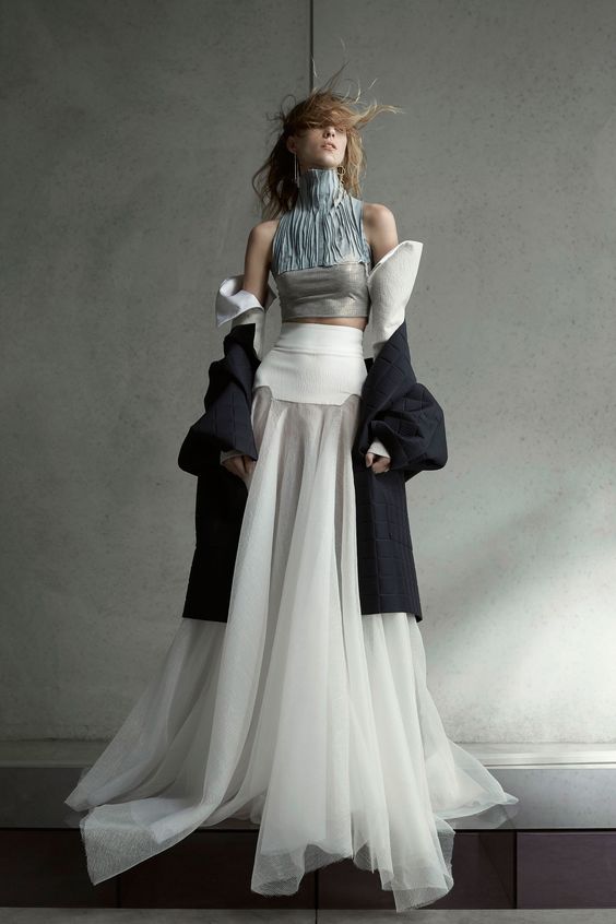 See the complete Maticevski Fall 2017 Ready-to-Wear collection.