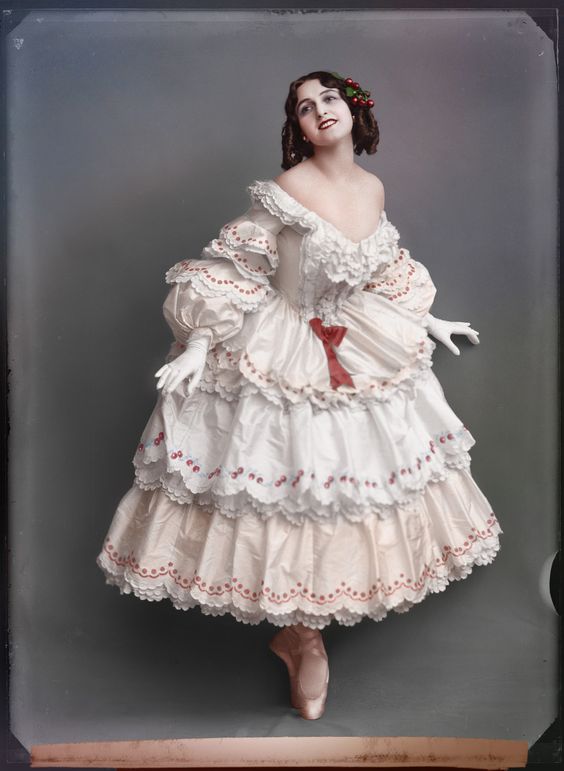 Vera Fokina in the ballet Le carnaval, 1914