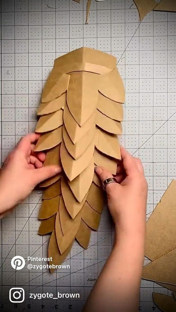 其中包括：Cardboard dragon scales being made.