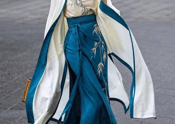 Whispering Bamboo | Modern 3-Pieces Hanfu (竹语)