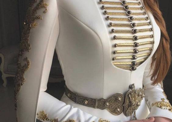 This is the prettiest traditional dress I ever saw - allkpop forums