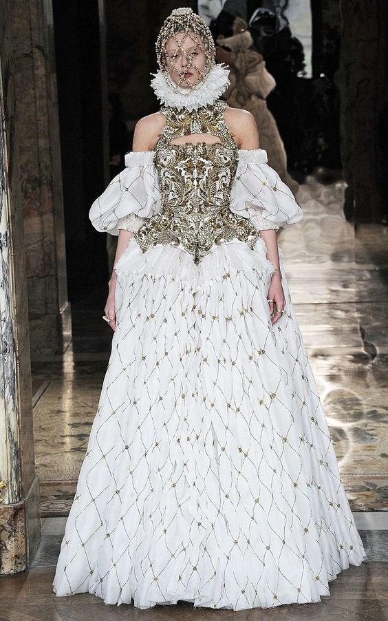 15 Of Sarah Burton’s Most Extraordinary Alexander McQueen Catwalk Gowns