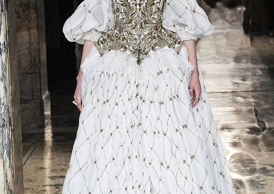 15 Of Sarah Burton’s Most Extraordinary Alexander McQueen Catwalk Gowns
