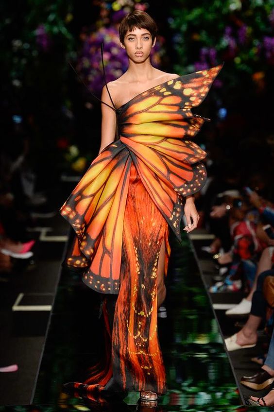 Moschino Spring 2018 Ready-to-Wear Fashion Show