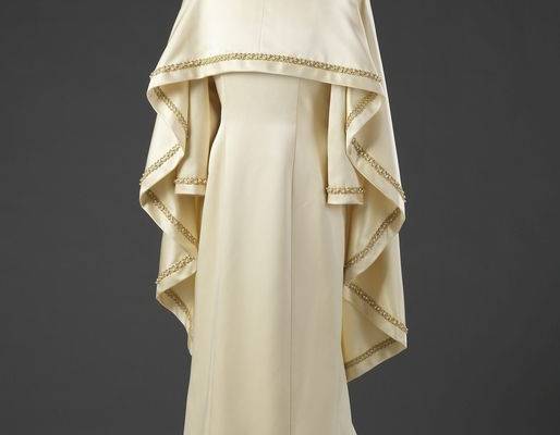 Erik Mortensen, Anna Bratland, May Aubert, H.M. Dronning Sonjas signingskjole – Nasjonalmuseet – Collection