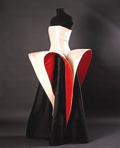 Мастер складывать (Roberto Capucci) / Дизайнеры / ВТОРАЯ УЛИЦА