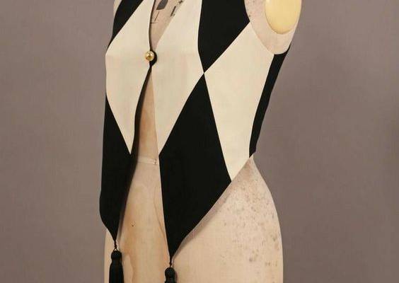 Can anybody sewing this for me?