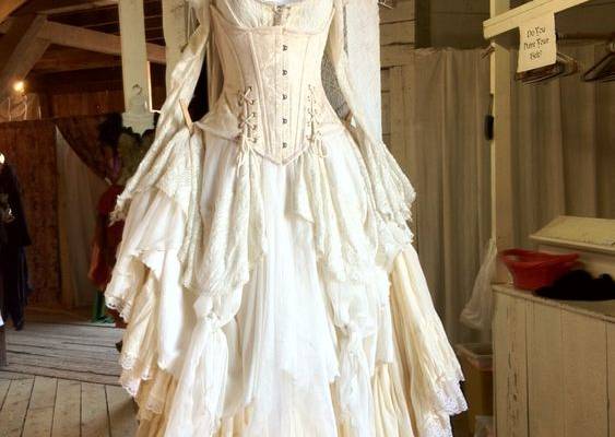 Gothic Charm School: pretty things: Photo