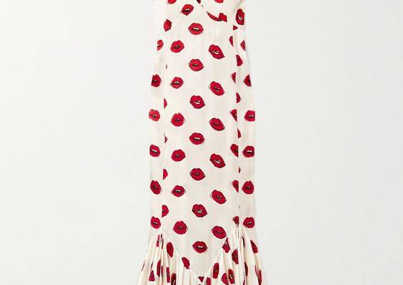 Khaite's 'Candita' dress is the picture of elegance. Made from lustrous twill printed with red lips that appear to be drawn on, it closely skims your frame before flaring out in dramatic folds at the maxi hem. Knot the scarf loosely around your neck so it drapes down the back.