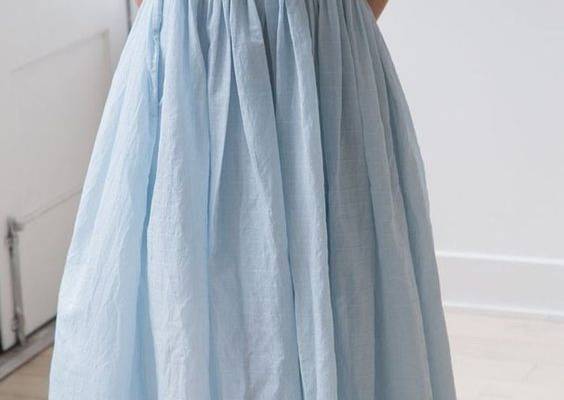 What kind of fabric is this? It looks similar to linen but I'm wondering what type of linen/fabric has these horizontal lines running through it? Any help is greatly appreciated 🤗