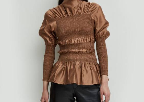 Coripe is our draped evening blouse, made with luxurious silk. It has a boat neck, smocking details at the front and sleeves, and a beautiful draping below the collar. Team with Novara leather trousers to cocktails or dinner.