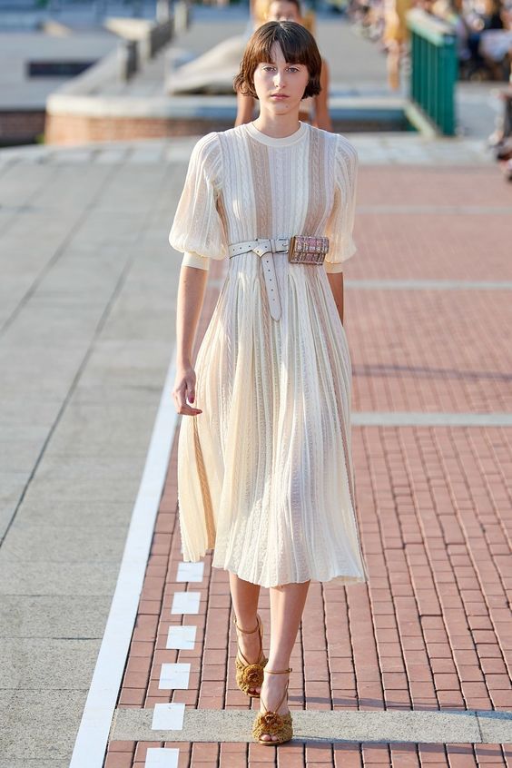 Marco de Vincenzo Spring 2020 Ready-to-Wear collection, runway looks, beauty, models, and reviews.