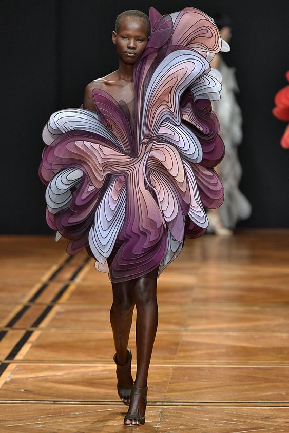 Iris van Herpen e quegli abiti scultura che salveranno la modaelledecoritalia