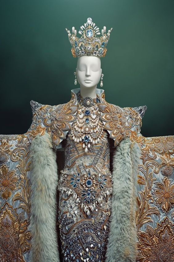 World-famous couture designer Guo Pei brings exquisite creations to Canada for the first time