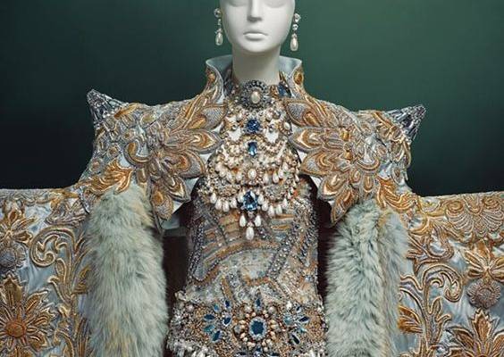 World-famous couture designer Guo Pei brings exquisite creations to Canada for the first time