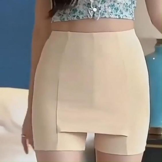 其中包括：▶ Double-layer Front Crotch
Double-layer front crotch design blocks out embarrassing lines so that you always keep elegant. They are short and will not affect the look of your favorite skirts/dresses, and they do not roll up like others shorts.