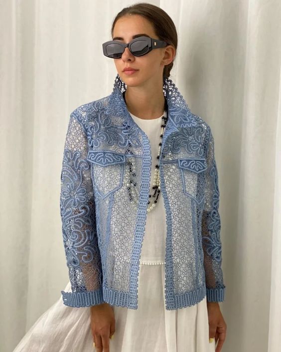 Может ли современная женщина носить вологодское кружево и не выглядеть старомодно