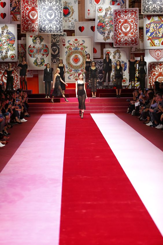 Les plus beaux décors de défilés printemps-été 2018