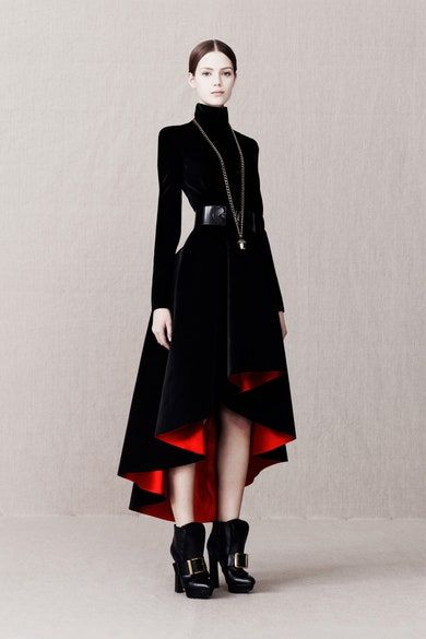 Alexander McQueen Pre-Fall 2013 collection, runway looks, beauty, models, and reviews.