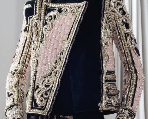 Fashion in Baroque Style- 1600 to 1800 fashion history. Wide waist and tight bust line with a horizontal neckline. No sleeves compared to the history of an elbow length sleeve.