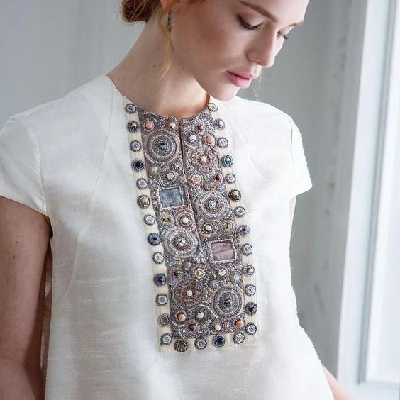 Смелые и оригинальные украшения одежды – пуговицами, бусинами, бисером и т.д. Идеи и примеры для воплощения!