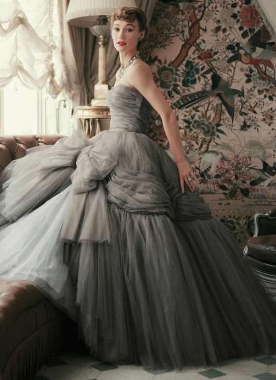 Photos: Mark Shaw’s Dior Glamour, Photos from the Paris Fashion House’s Heyday