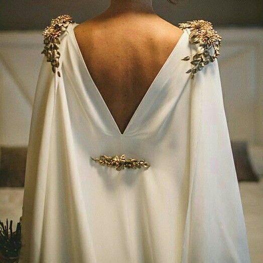 20 Glorious Wedding Dresses with Capes – Stillwhite Blog