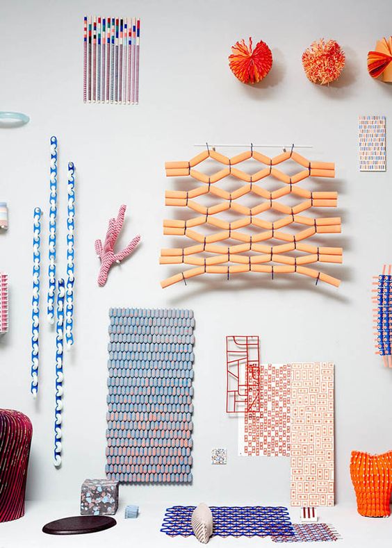 깔끔한 무드의 디스플레이.