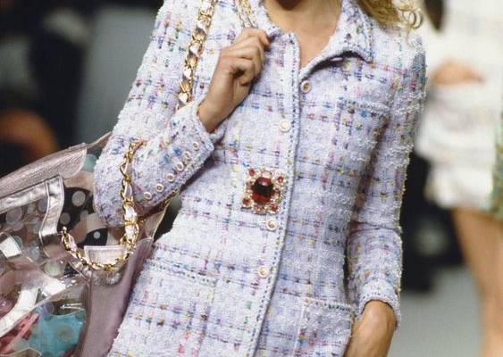 Mannequin iconique, retour sur les plus beaux défilés de Carla Bruni