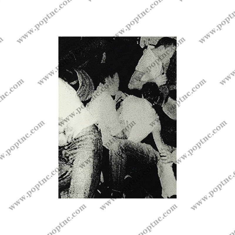 黑白抽象艺术裁片印花服装:独特设计引领潮流