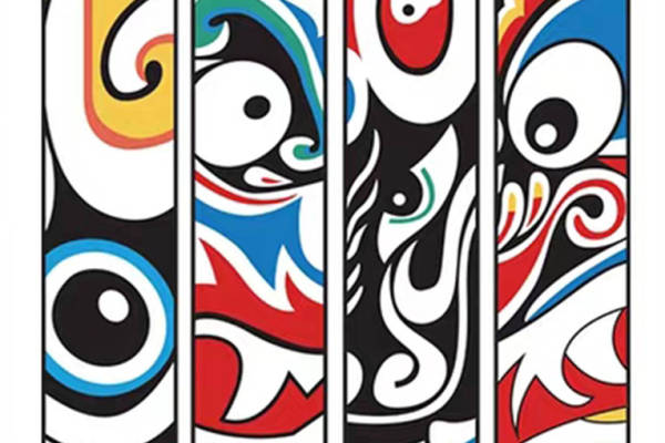 现代抽象艺术裁片印花服装，展现个性时尚风格