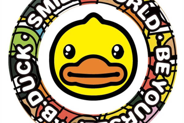 时尚潮流笑脸裁片印花服装，展现个性魅力