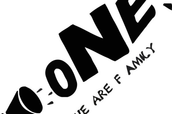 时尚个性裁片印花服装:我们是一家人