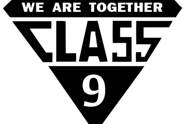 团结一致的9班裁片印花服装，展现集体荣誉感的时尚选择