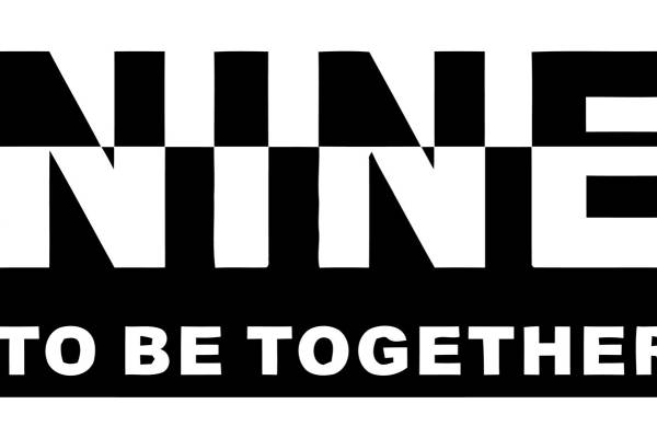 时尚黑白拼接裁片印花服装,展现团结精神的完美选择