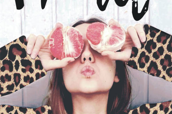 创意水果裁片印花服装：时尚豹纹与清新柚子的完美结合